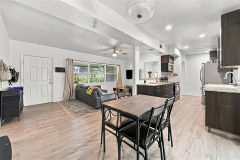 House in Fern Park, Florida 4 bedrooms, 209.4 sq.m. № 2419715 - photo 10