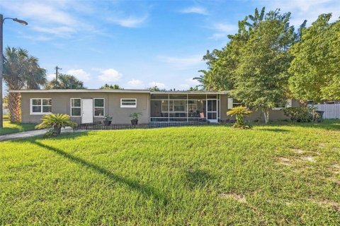House in Fern Park, Florida 4 bedrooms, 209.4 sq.m. № 2419715 - photo 2