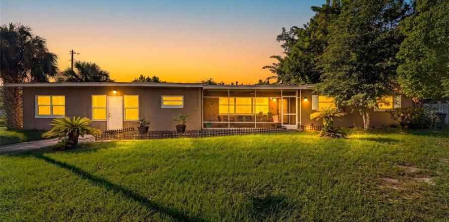 House in Fern Park, Florida 4 bedrooms, 209.4 sq.m. № 2419715