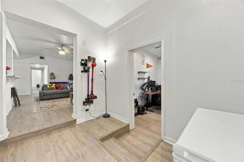 House in Fern Park, Florida 4 bedrooms, 209.4 sq.m. № 2419715 - photo 27