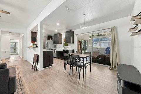 House in Fern Park, Florida 4 bedrooms, 209.4 sq.m. № 2419715 - photo 11