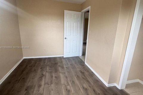 Villa ou maison à vendre à Fort Lauderdale, Floride: 4 chambres, 140.1 m2 № 1990077 - photo 4