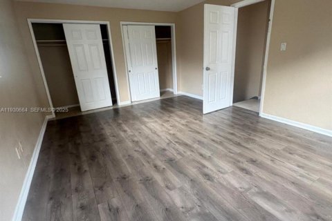 Villa ou maison à vendre à Fort Lauderdale, Floride: 4 chambres, 140.1 m2 № 1990077 - photo 2