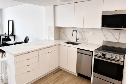 Apartment in Miami, Florida 53.88 sq.m. № 2171445 - photo 2