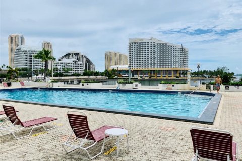 Apartment in Miami, Florida 53.88 sq.m. № 2171445 - photo 19
