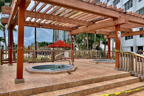 Apartment in Miami, Florida 53.88 sq.m. № 2171445 - photo 21