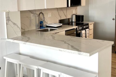 Apartment in Miami, Florida 53.88 sq.m. № 2171445 - photo 7