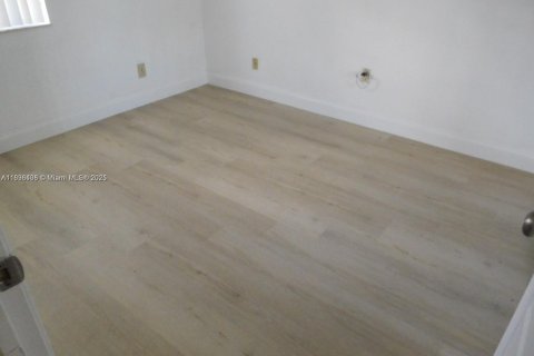 Adosado en venta en Miami, Florida, 3 dormitorios, 144 m2 № 1819994 - foto 12