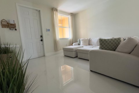 Купить таунхаус в Хомстед, Флорида 3 спальни, 135.27м2, № 2046908 - фото 3