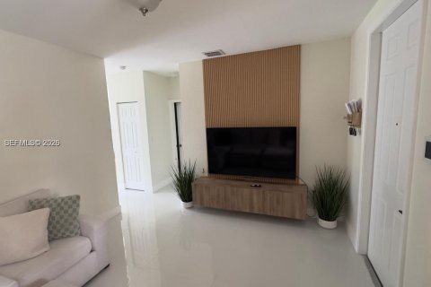 Купить таунхаус в Хомстед, Флорида 3 спальни, 135.27м2, № 2046908 - фото 16