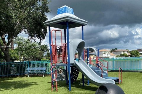 Купить таунхаус в Хомстед, Флорида 3 спальни, 135.27м2, № 2046908 - фото 17