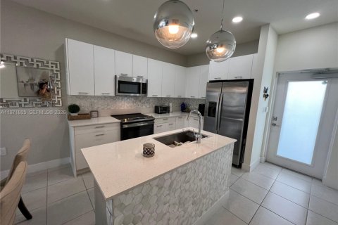 Снять в аренду кондоминиум в Дорал, Флорида 3 спальни, 104.05м2, № 2032432 - фото 9