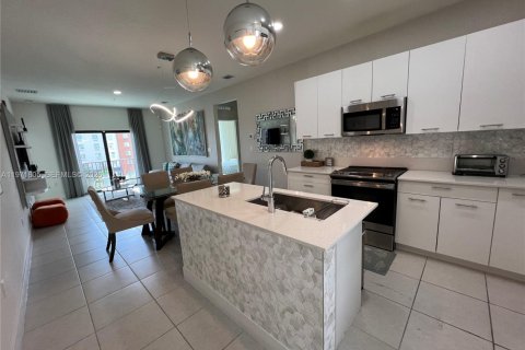 Кондоминиум с 3 спальнями в Дорал, Флорида № 2032432