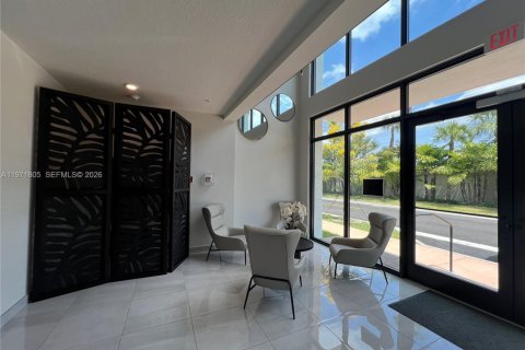 Снять в аренду кондоминиум в Дорал, Флорида 3 спальни, 104.05м2, № 2032432 - фото 30