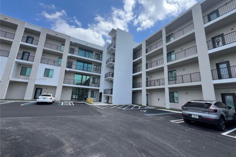 Снять в аренду кондоминиум в Дорал, Флорида 3 спальни, 104.05м2, № 2032432 - фото 28