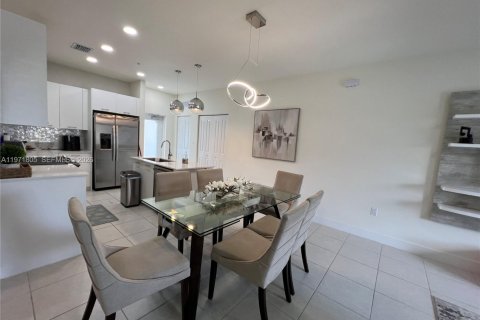 Снять в аренду кондоминиум в Дорал, Флорида 3 спальни, 104.05м2, № 2032432 - фото 26