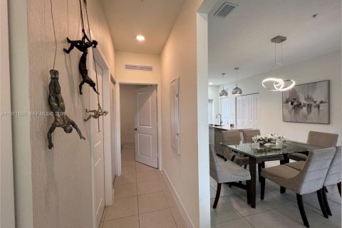 Снять в аренду кондоминиум в Дорал, Флорида 3 спальни, 104.05м2, № 2032432 - фото 12