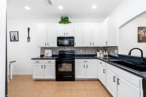 House in Naples, Florida 2 bedrooms, 144.93 sq.m. № 2187122 - photo 9