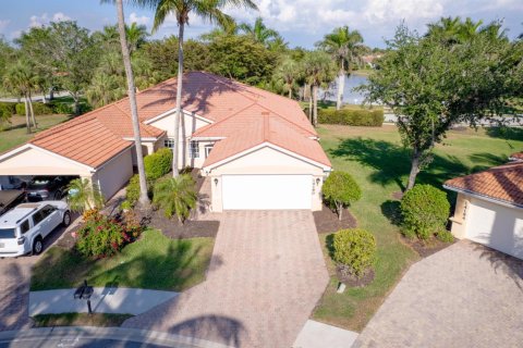 House in Naples, Florida 2 bedrooms, 144.93 sq.m. № 2187122 - photo 5