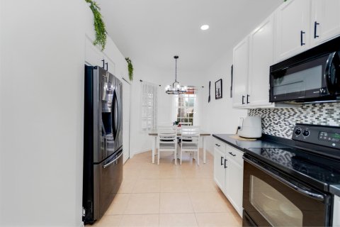 House in Naples, Florida 2 bedrooms, 144.93 sq.m. № 2187122 - photo 11