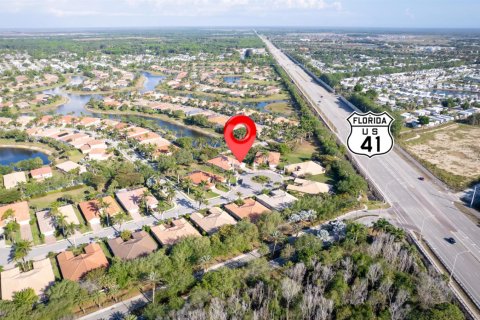 House in Naples, Florida 2 bedrooms, 144.93 sq.m. № 2187122 - photo 26