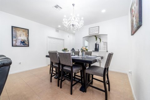 House in Naples, Florida 2 bedrooms, 144.93 sq.m. № 2187122 - photo 18