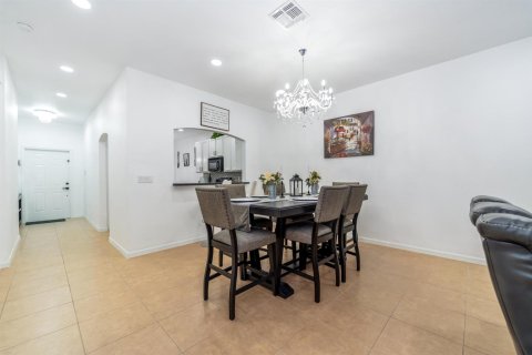 House in Naples, Florida 2 bedrooms, 144.93 sq.m. № 2187122 - photo 17