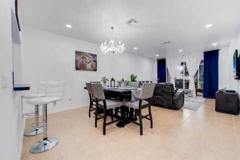House in Naples, Florida 2 bedrooms, 144.93 sq.m. № 2187122 - photo 12