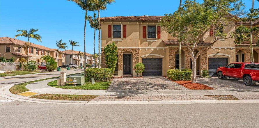 Таунхаус в Хомстед, Флорида 3 спальни, 142.6м2 № 2006801