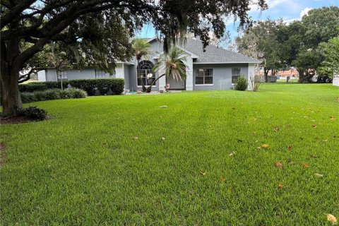 Villa ou maison à vendre à Winter Haven, Floride: 3 chambres, 206.15 m2 № 2413934 - photo 2