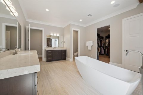 House in Windermere, Florida 5 bedrooms, 466.18 sq.m. № 2217795 - photo 24