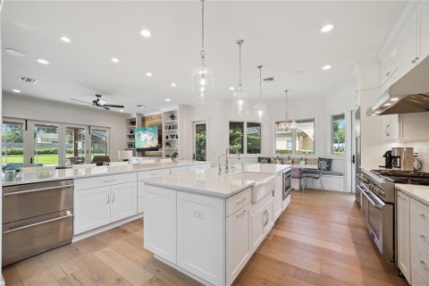 House in Windermere, Florida 5 bedrooms, 466.18 sq.m. № 2217795 - photo 8