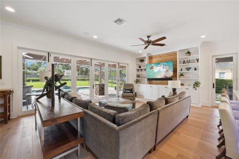 House in Windermere, Florida 5 bedrooms, 466.18 sq.m. № 2217795 - photo 3