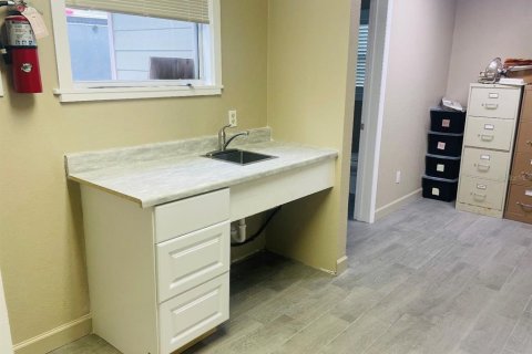 Immobilier commercial à louer à New Smyrna Beach, Floride: 74.32 m2 № 1273789 - photo 7