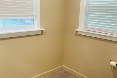 Immobilier commercial à louer à New Smyrna Beach, Floride: 74.32 m2 № 1273789 - photo 10