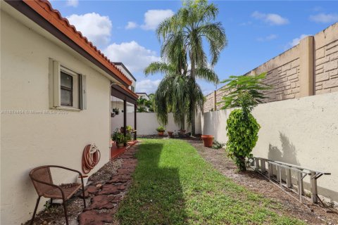 House in Miami, Florida 3 bedrooms, 152.82 sq.m. № 1926240 - photo 26