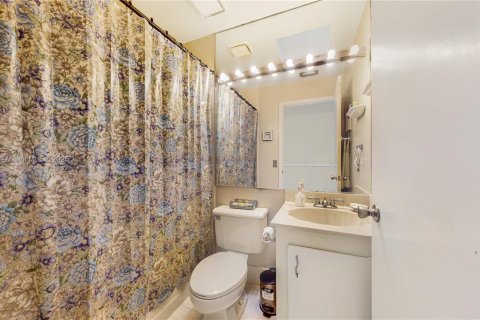 House in Miami, Florida 3 bedrooms, 152.82 sq.m. № 1926240 - photo 22