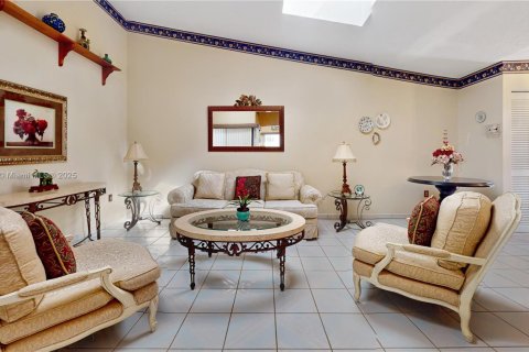 House in Miami, Florida 3 bedrooms, 152.82 sq.m. № 1926240 - photo 4