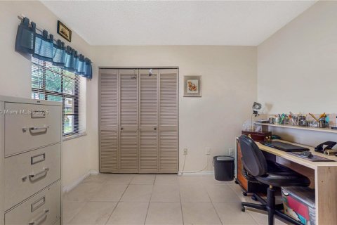 House in Miami, Florida 3 bedrooms, 152.82 sq.m. № 1926240 - photo 19