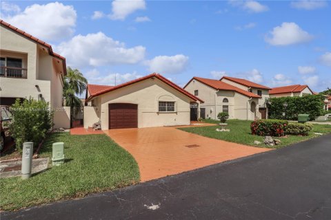 House in Miami, Florida 3 bedrooms, 152.82 sq.m. № 1926240 - photo 27