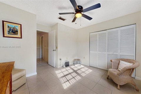 House in Miami, Florida 3 bedrooms, 152.82 sq.m. № 1926240 - photo 21