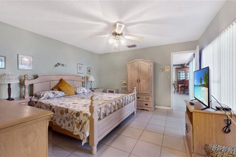 House in Miami, Florida 3 bedrooms, 152.82 sq.m. № 1926240 - photo 15