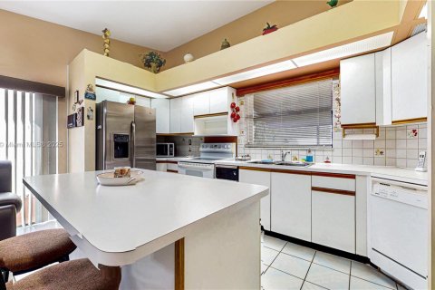 House in Miami, Florida 3 bedrooms, 152.82 sq.m. № 1926240 - photo 7