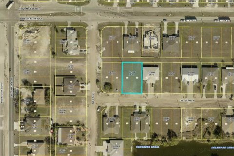 Land in Cape Coral, Florida № 1911224 - photo 1