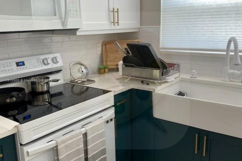 Снять в аренду виллу или дом в Корал-Спрингс, Флорида 3 спальни, 169.27м2, № 1966056 - фото 6