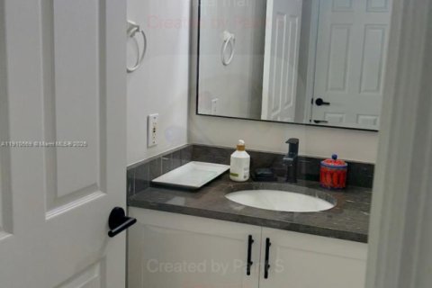 Снять в аренду виллу или дом в Корал-Спрингс, Флорида 3 спальни, 169.27м2, № 1966056 - фото 5