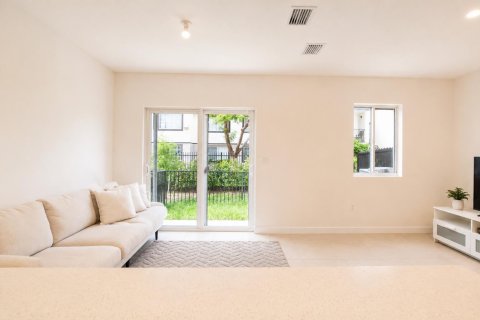Adosado en alquiler en West Park, Florida, 3 dormitorios, 118.54 m2 № 2084974 - foto 13