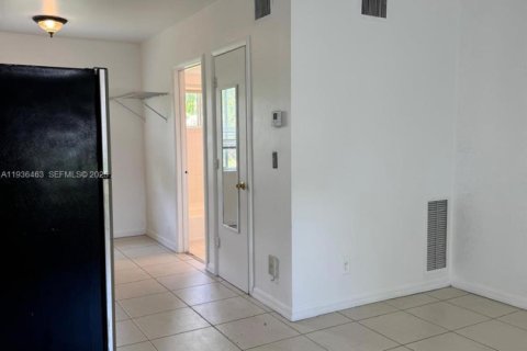 Condo in Miami, Florida  № 1994427 - photo 2