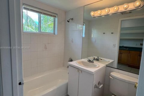 Condo in Miami, Florida  № 1994427 - photo 6