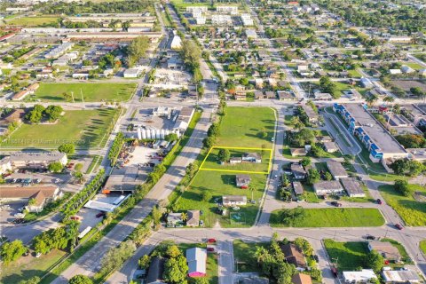 Купить коммерческую недвижимость в Хомстед, Флорида № 1881838 - фото 3